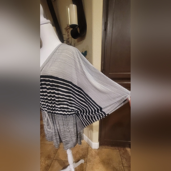 Plus Size Woman's Top 3XL - Picture 2 of 4